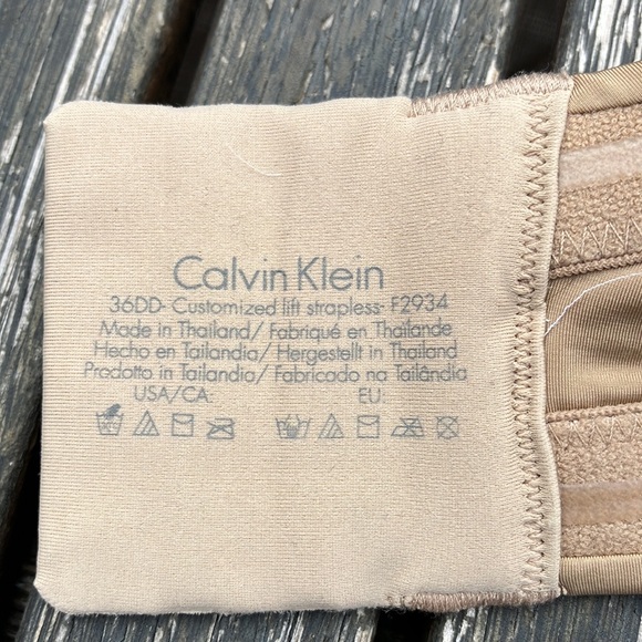 Calvin Klein Nude Convertible Bra - Picture 3 of 8